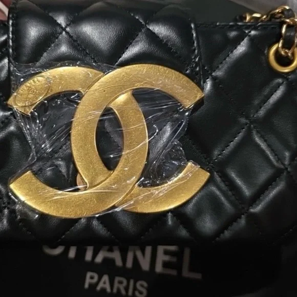 NEW Chanel VIP Gift Shoulder Bag Gold Chain Crossbody Cosmetic Bag - Picture 4 of 5